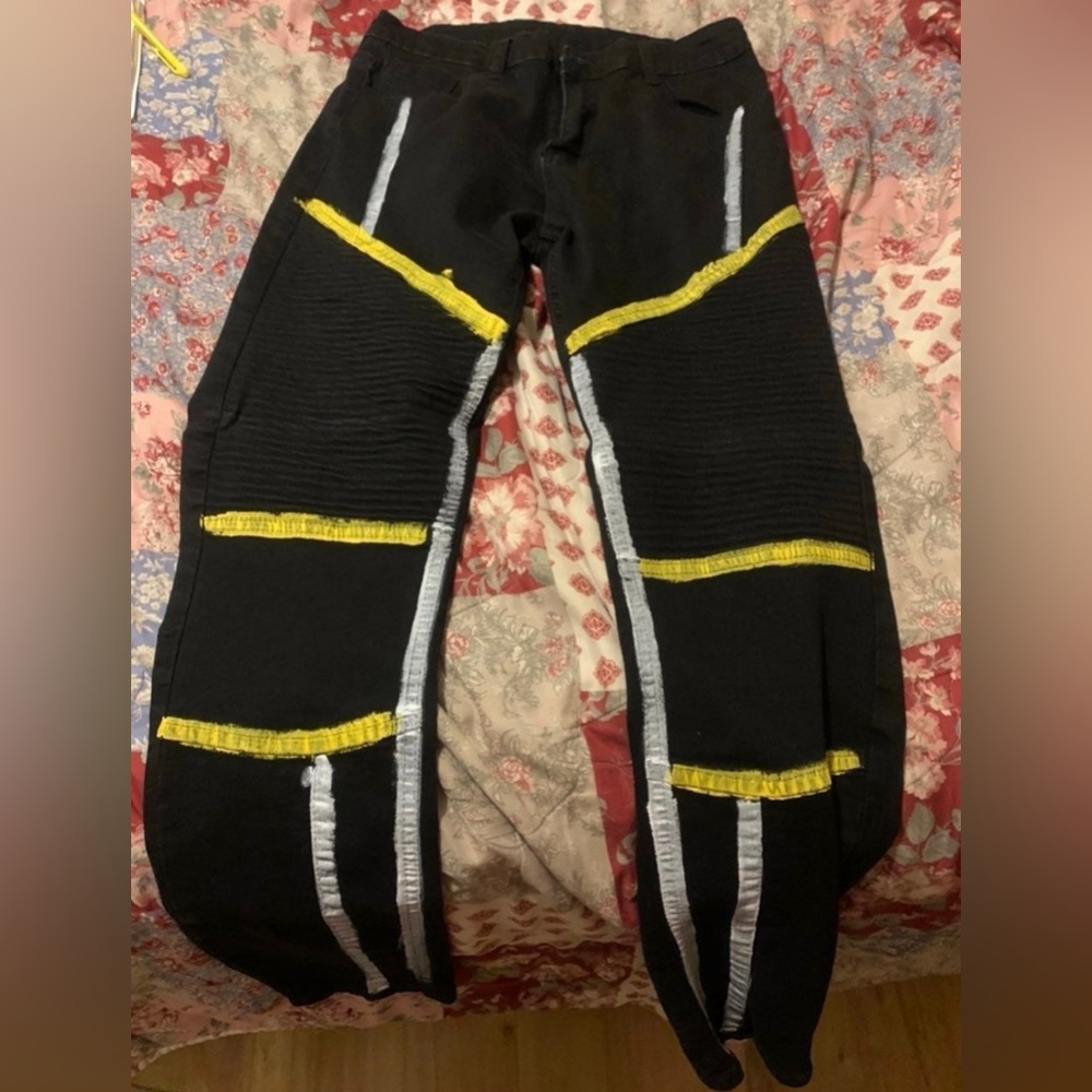 Streetwear Stripes & Paint Splash Jeans For Men (Size Small)